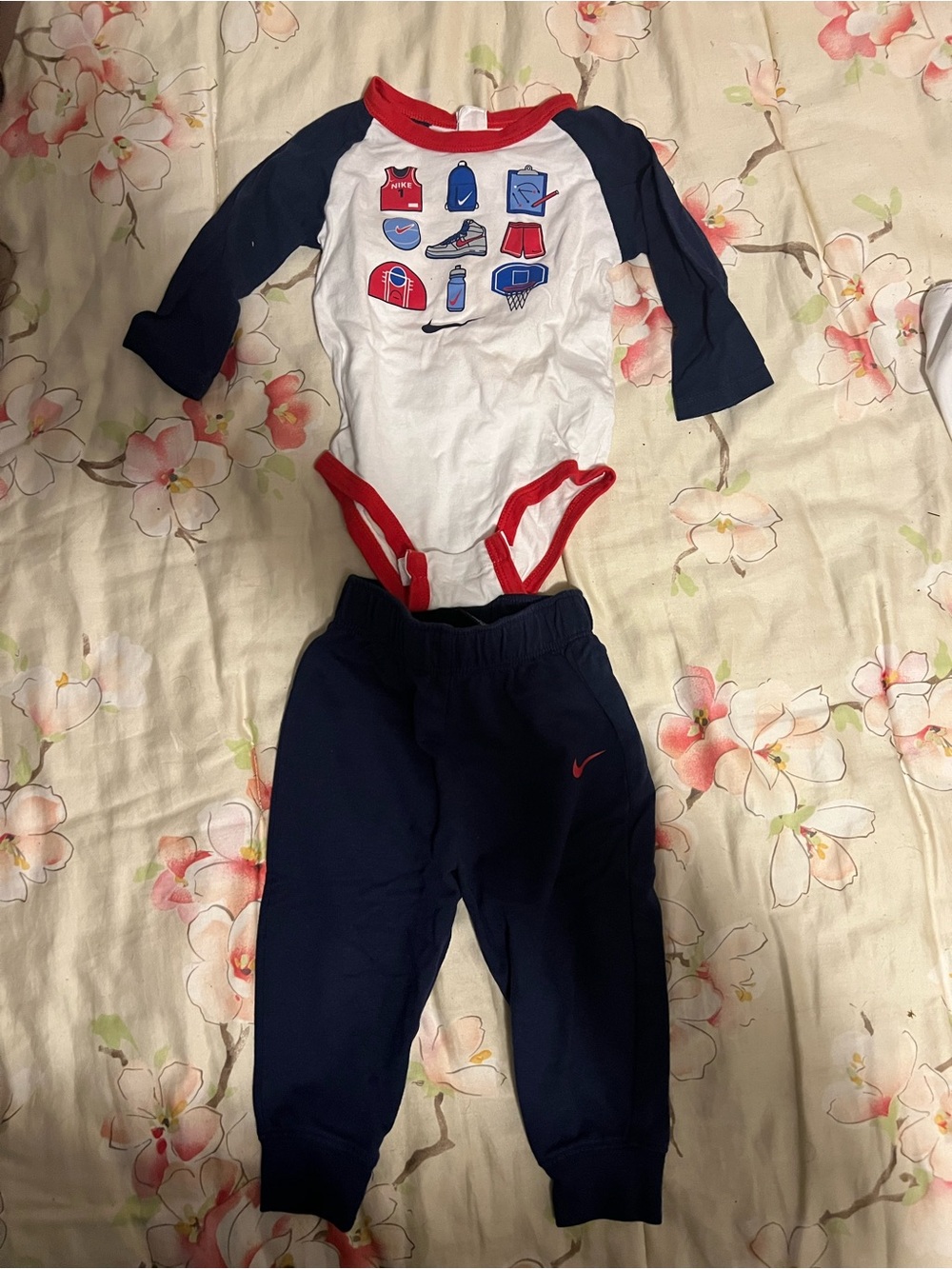 Nike Baseball Baby Boys White and Navy One-Piece Bodysuit w pants size 9 months